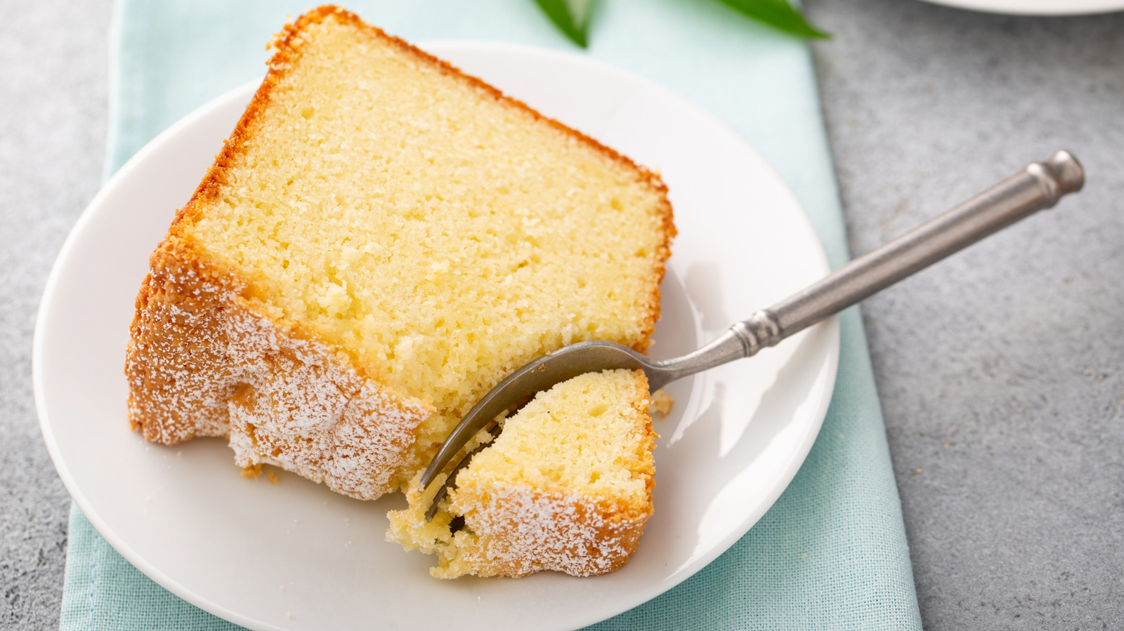 古くなったパウンドケーキを捨てずに、代わりにフレンチトーストを作りましょう