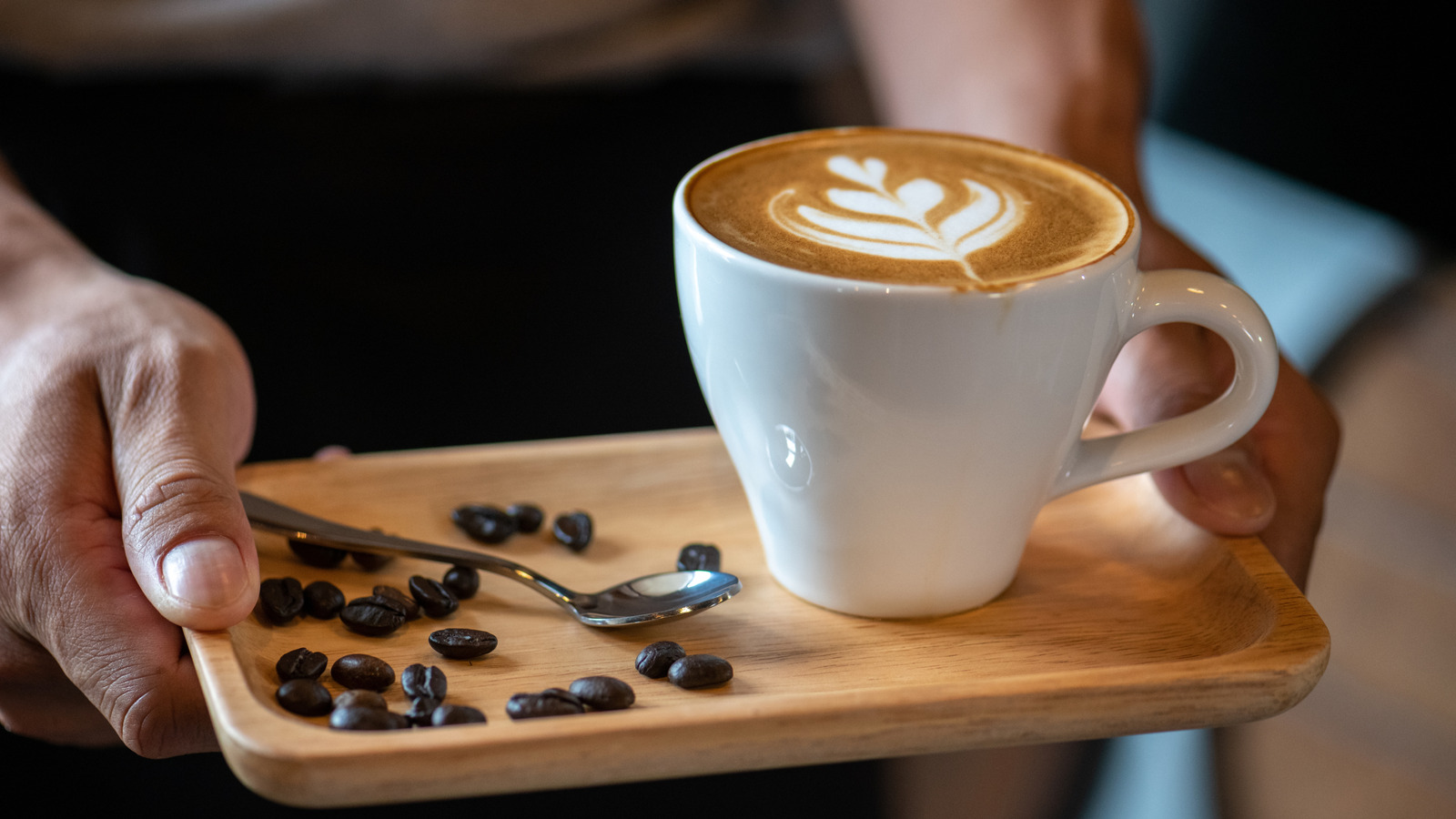 コーヒーを無駄にせずにラテアートを完成させる方法