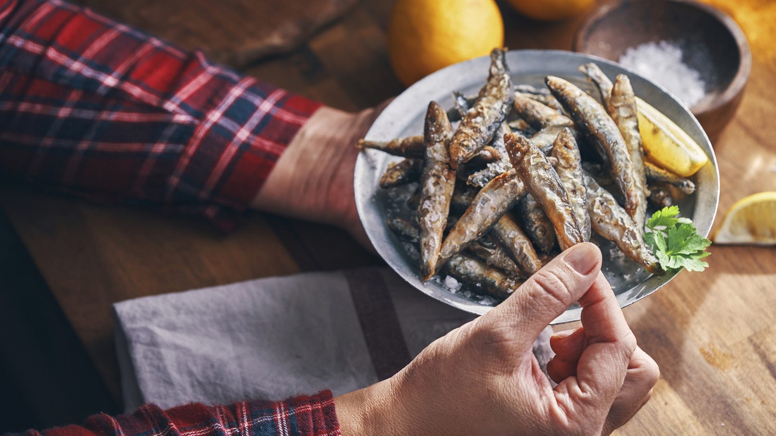 はい、あなたはスメルットの魚の骨を食べることができます、そしてこれがあなたがしたいと思うかもしれない理由です